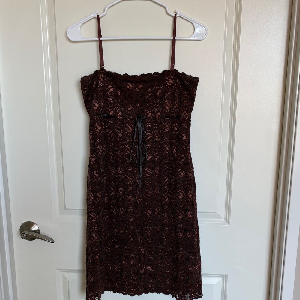 Banana Olive Lace Midi Dress in Deep Brown